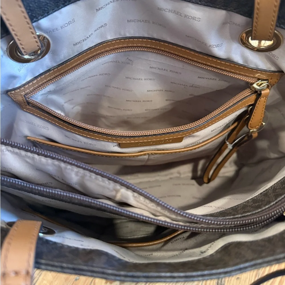 Michael Kors Jet Set Large Travel Shoulder Signature Tote in Acorn, Tan and Gold